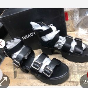 Black bulky summer sandals